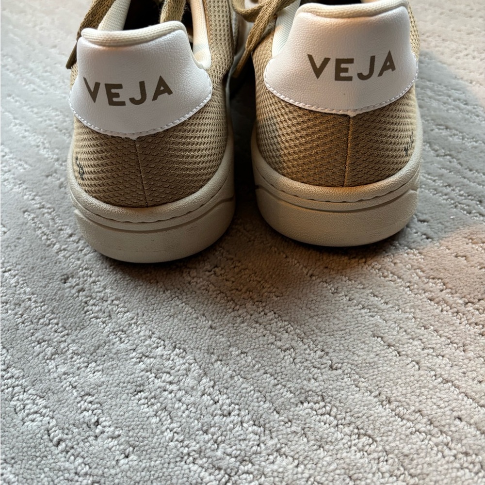 Veja Tan and White Men's Sneakers - Picture 10 of 16